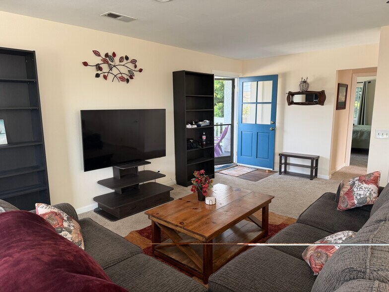 LR, looking towards front door and balcony. - 14902 Eastwood Ave