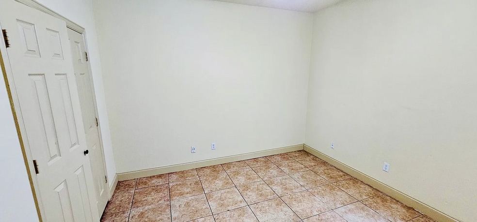 Building Photo - 1205 Sheffield Dr