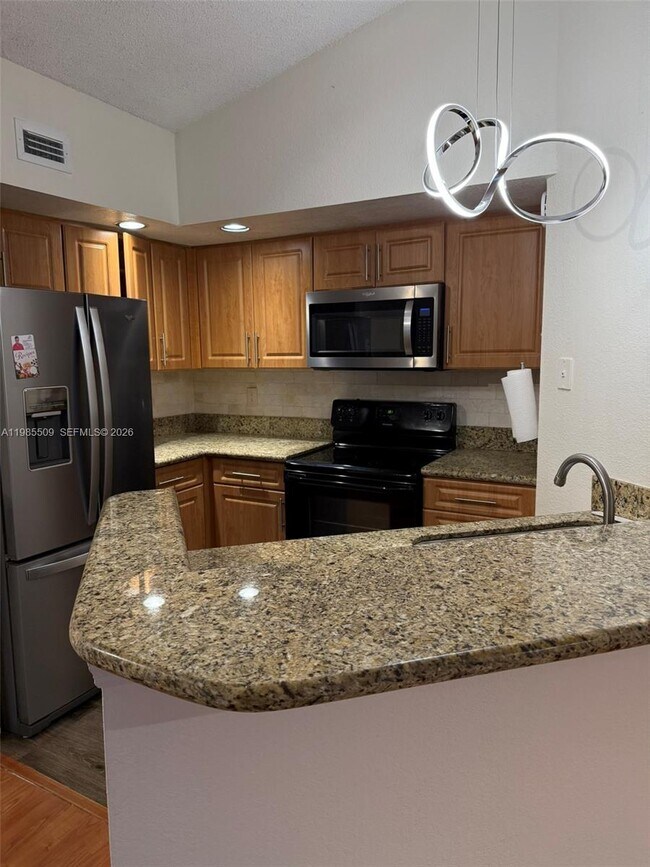 Building Photo - 731 Vista Isles Dr