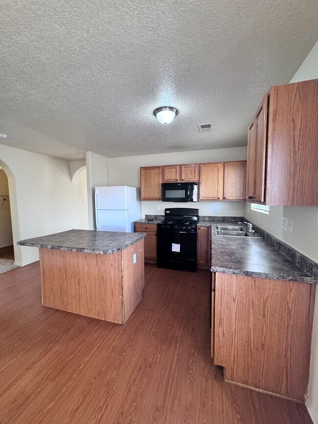 Building Photo - 760 Deerbrush Ct SW