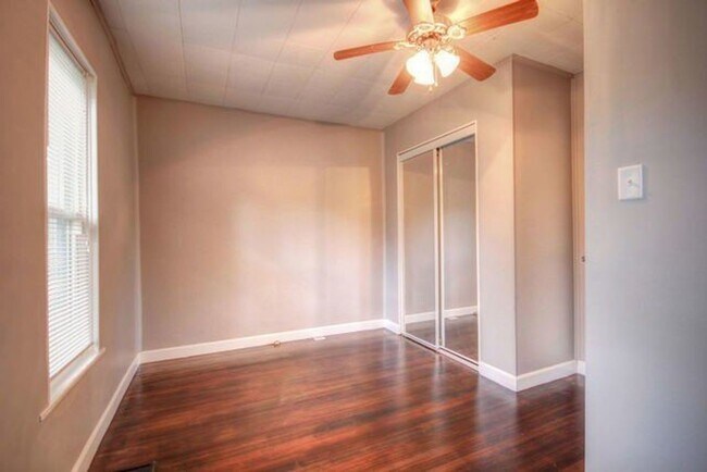 Building Photo - 3-bedroom home in Urbana available NOW!