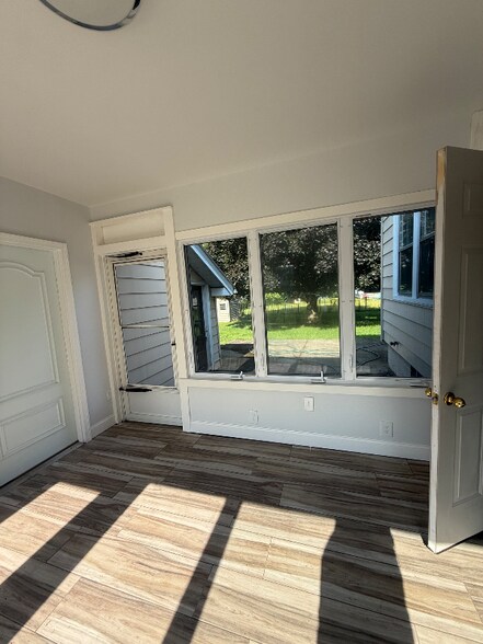 Building Photo - 485 Birnie Ave