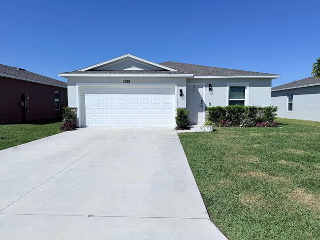 Building Photo - 4 bedroom and 2 Bathroom House