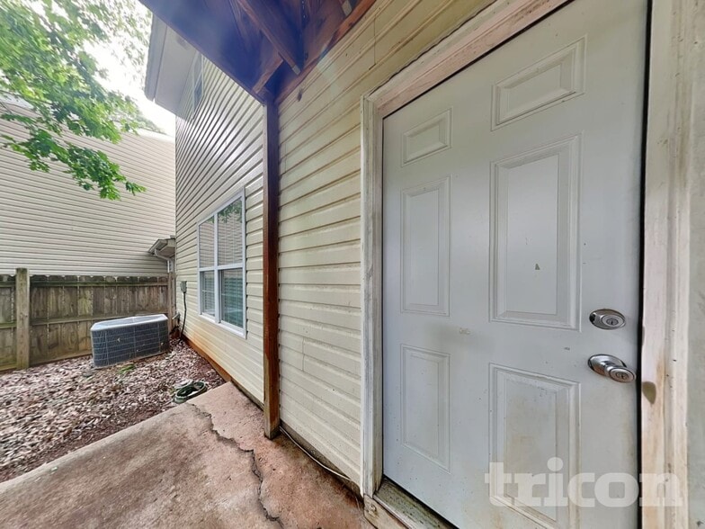 Building Photo - 205 Lossie Ln