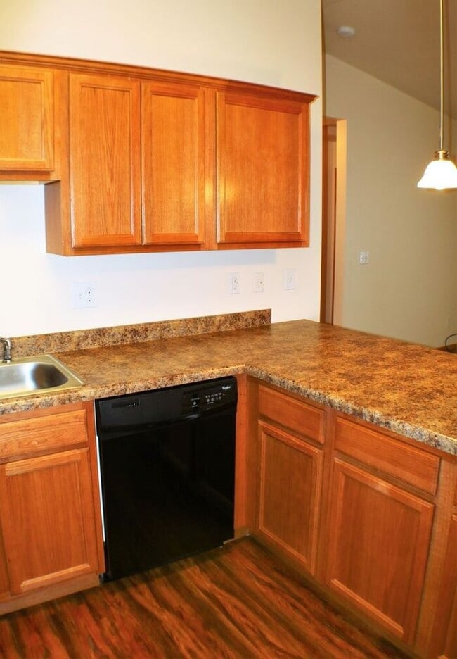 Building Photo - $1,135 | 2 Bedroom, 2 Bathroom Condo | No ...