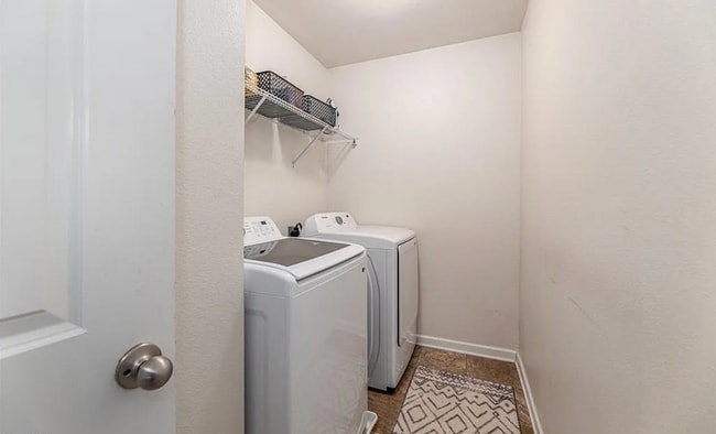 Building Photo - Beautifully 4-bedroom, 2.5-bathroom spacio...