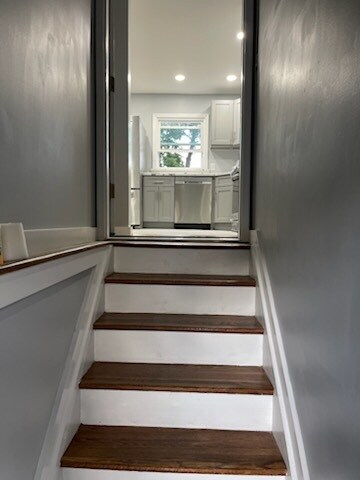Building Photo - 145 Roosevelt Dr
