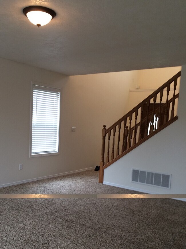 Building Photo - 272 Sanna Ct
