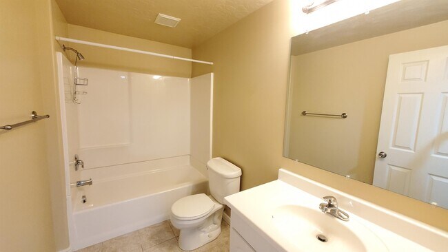 Building Photo - 483 E Apple Blossom Dr