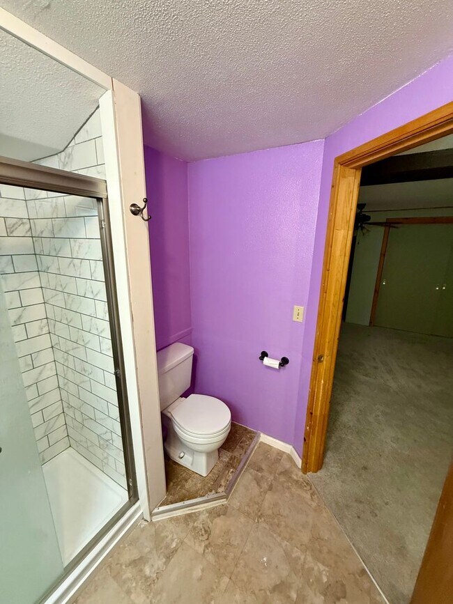 Building Photo - 2036 Lavey St