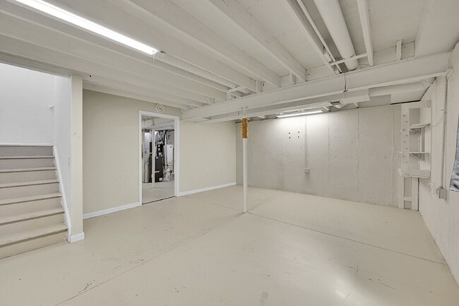 Building Photo - $2,495.00, 3 bed, 2 bath located in Westminster.