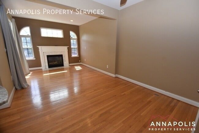 Building Photo - 888 Stonehurst Ct