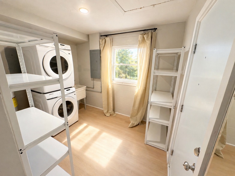 Building Photo - 5813 26th Ave N