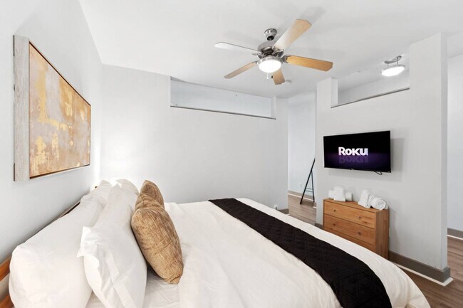 Building Photo - 2922 Elm St