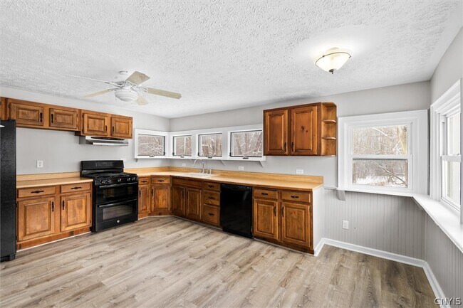 Building Photo - 6982 Webster Rd