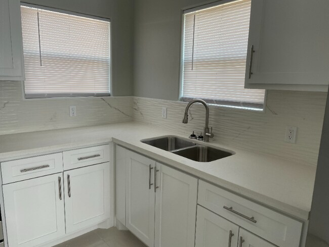 Building Photo - 312 W Rutherford Ave