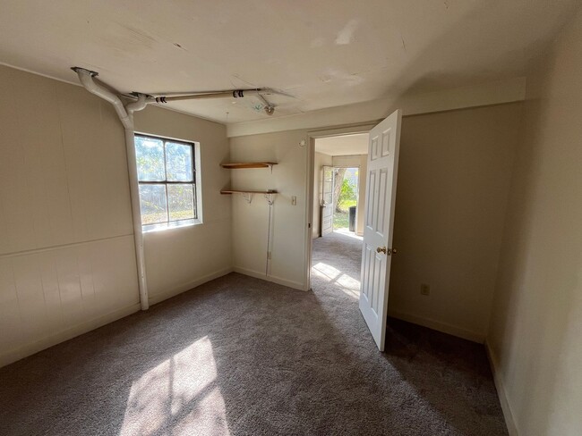 Building Photo - CONTRACT PENDING!! 4 Bedroom, 1 Bath Singl...