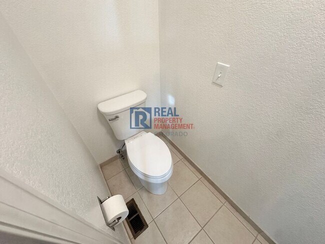 Building Photo - 2032 S Xenia Way