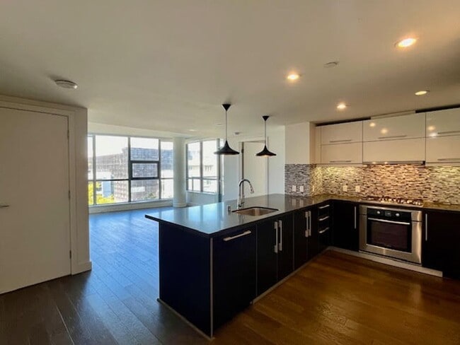 Building Photo - City living at its best! 2 BR/2 BA @ the M...