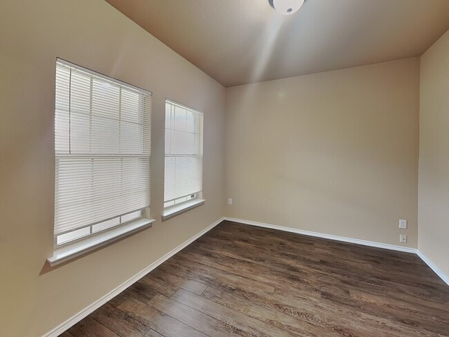 Building Photo - 629 Saddleway Dr