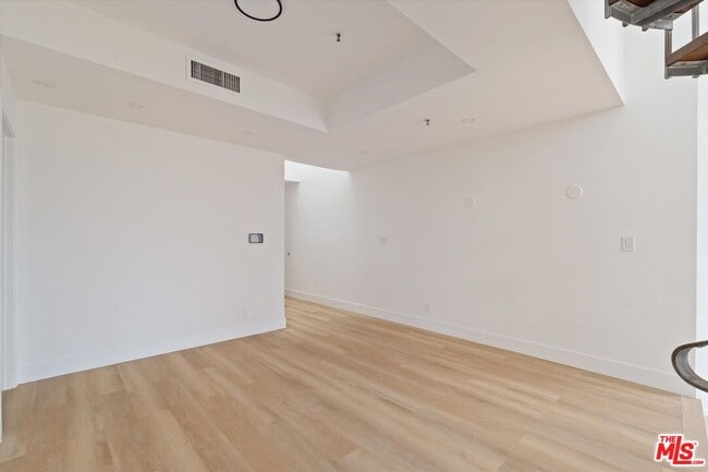 Building Photo - 235 Main St