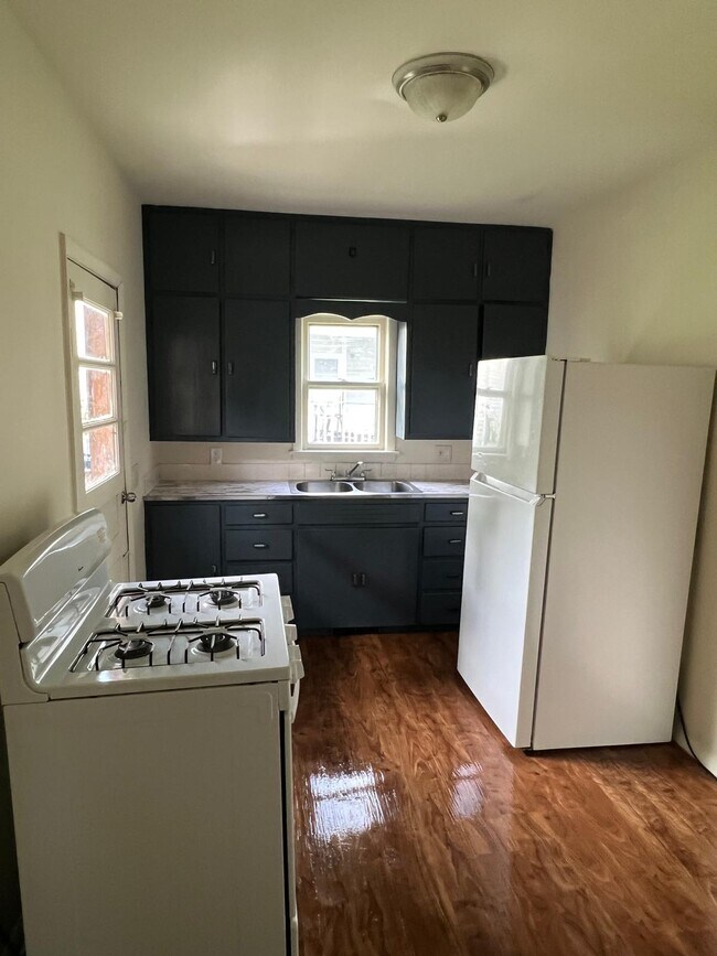 Building Photo - 453 N Washington St