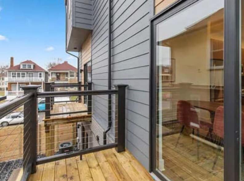 Building Photo - 1547 Pallister St