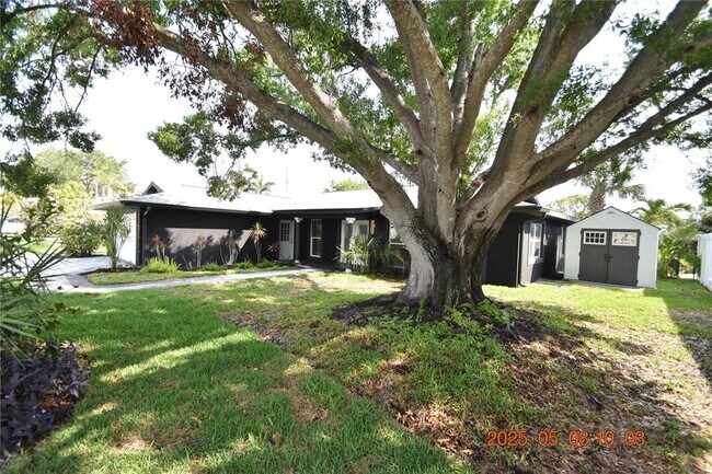 Building Photo - 1019 Spindle Palm Way