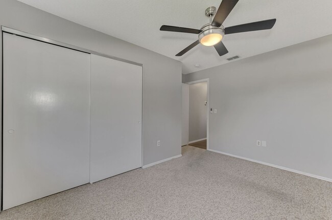 Building Photo - STUNNING 3 BEDROOM, 2 BATHROOM, 2 CAR GARAGE HOME LOCATED IN THE HIGHLY SOUGHT AFTER BRIARWOOD CO...