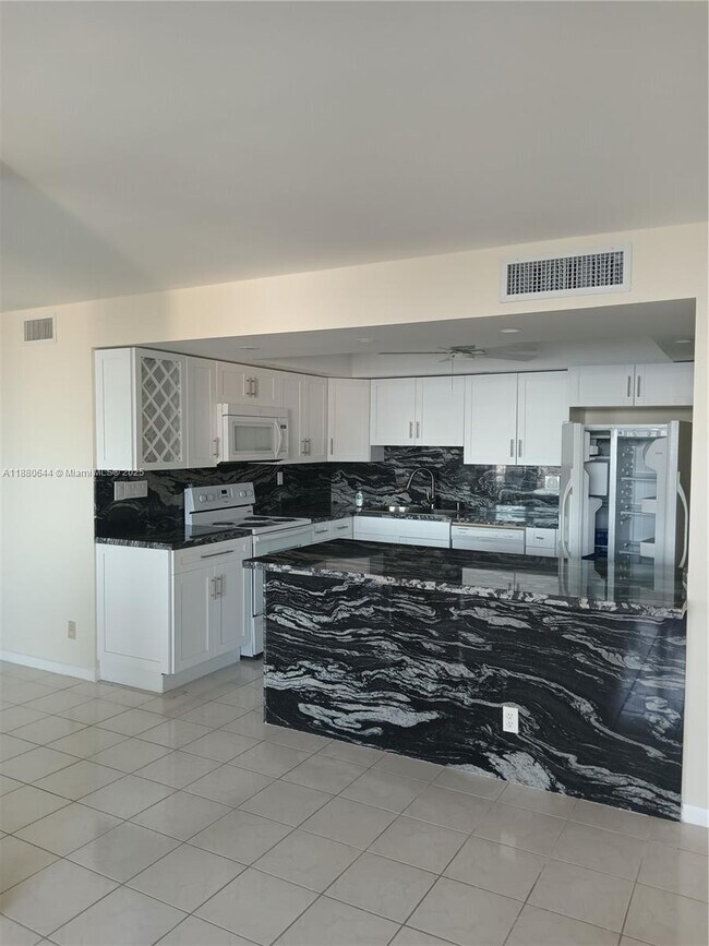 Building Photo - 1410 S Ocean Dr