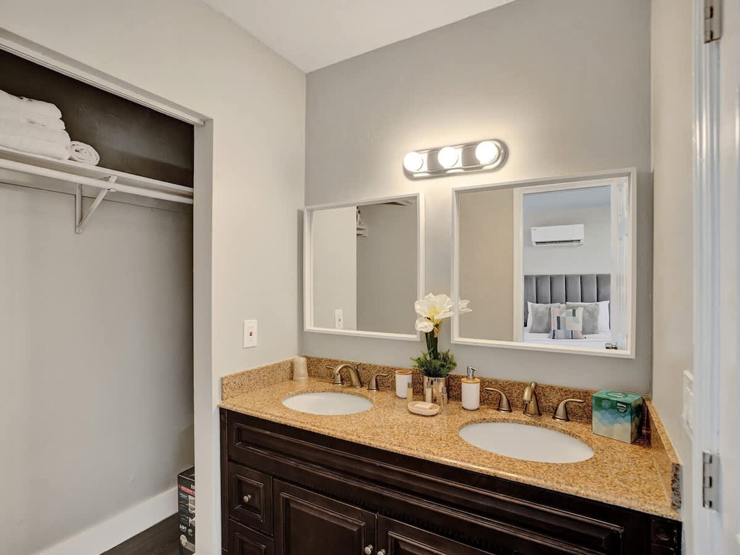 Building Photo - 3208 NE 9th St