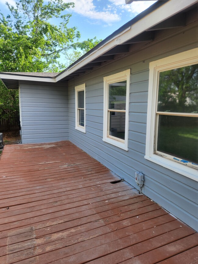 Building Photo - 417 Woodlawn Dr