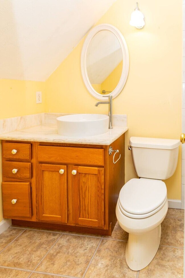 Building Photo - PET FRIENDLY!!!!!!