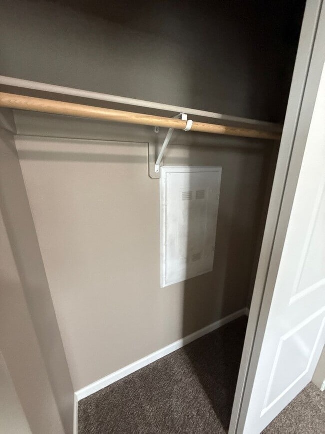 Building Photo - 4261 Hawthorne Ave NE