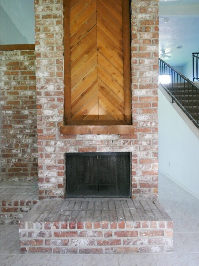 Building Photo - 16327 Quail Echo Dr