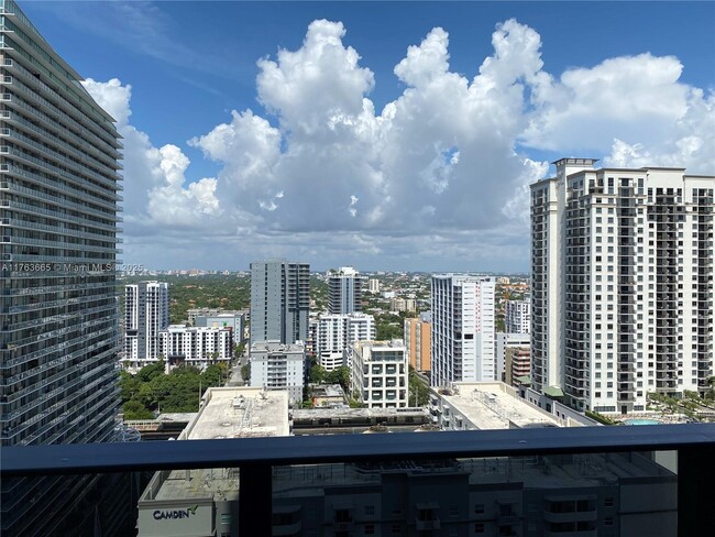 Building Photo - 1000 Brickell Plaza