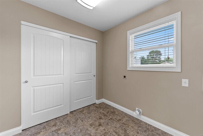 Building Photo - 101 Shadow Pointe Dr