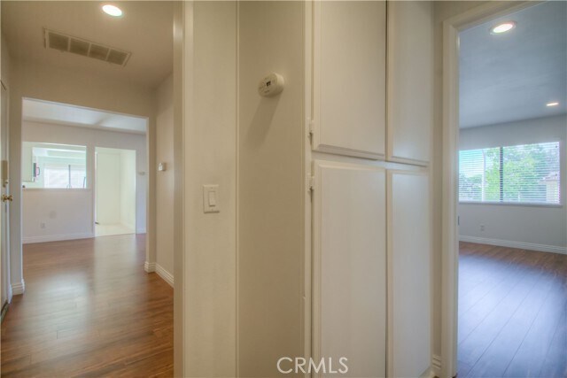 Building Photo - 25261 Tanoak Ln