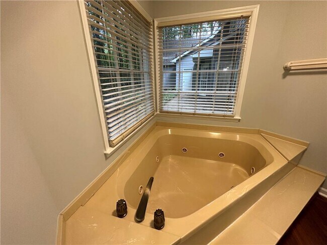 Building Photo - 10570 Turner Rd