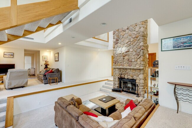 Building Photo - 2760 Trenton Ave