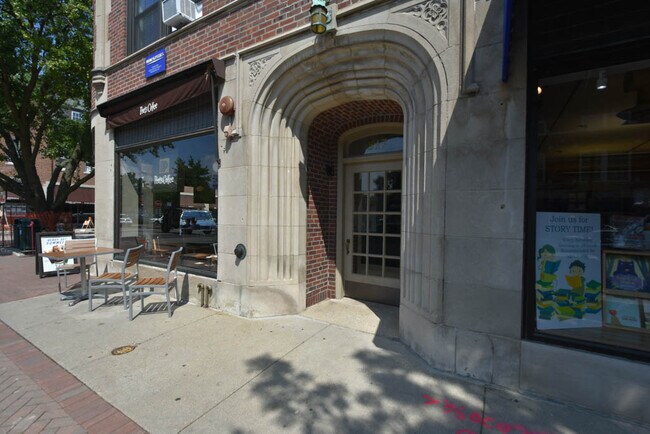 Building Photo - 822 Elm St