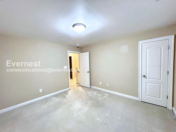 Building Photo - 3204 Eagles Watch