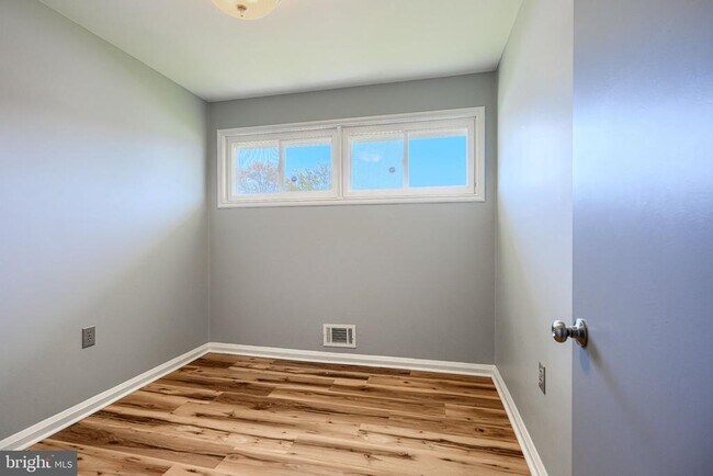 Building Photo - 5506 Adleigh Ave