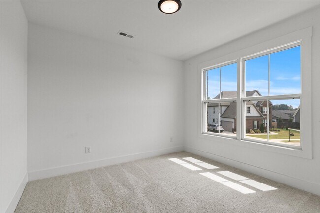 Building Photo - Charming and Spacious 4-Bedroom Home with Bonus Room and Private Backyard