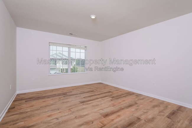 Building Photo - 633 Birchhead Dr