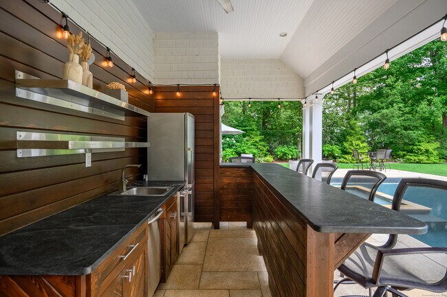 Building Photo - 46 Burr Farms Rd