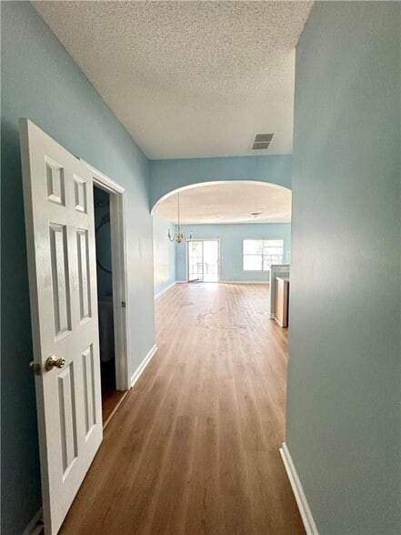 Building Photo - 3871 Pleasant Oaks Dr