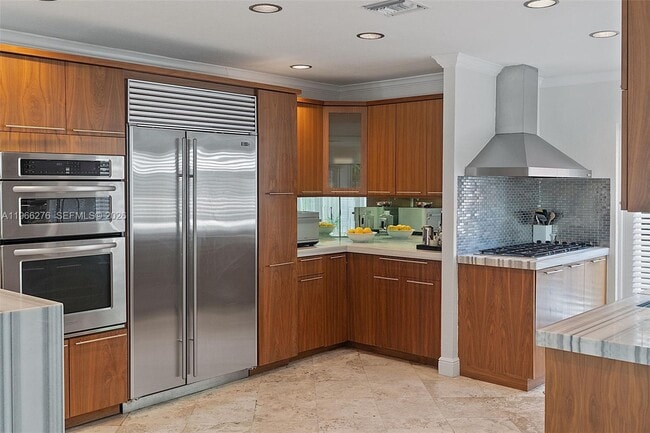 Building Photo - 5830 Pine Tree Dr