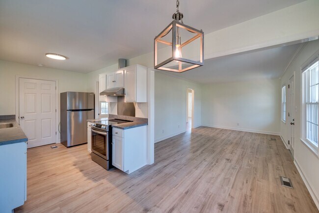 Building Photo - 534 Wanda Dr