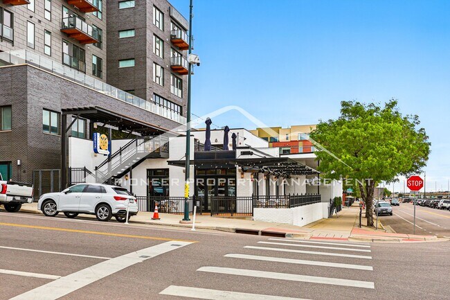 Building Photo - Spacious LoHi Condo with Washer/Dryer and ...